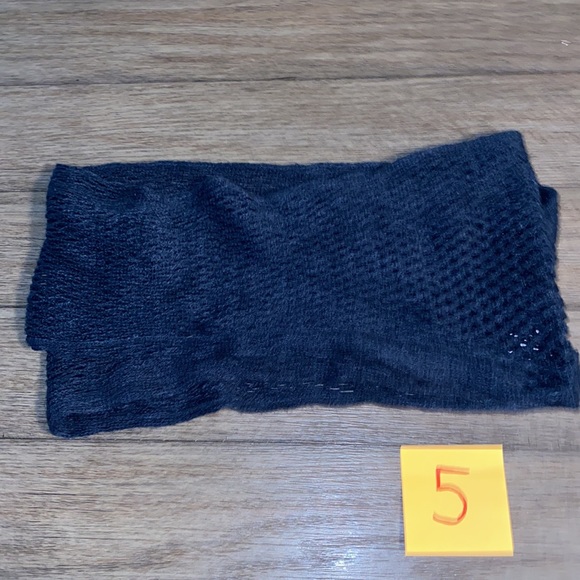 LOT OF 8 WOMENS SCARVES - Picture 6 of 9